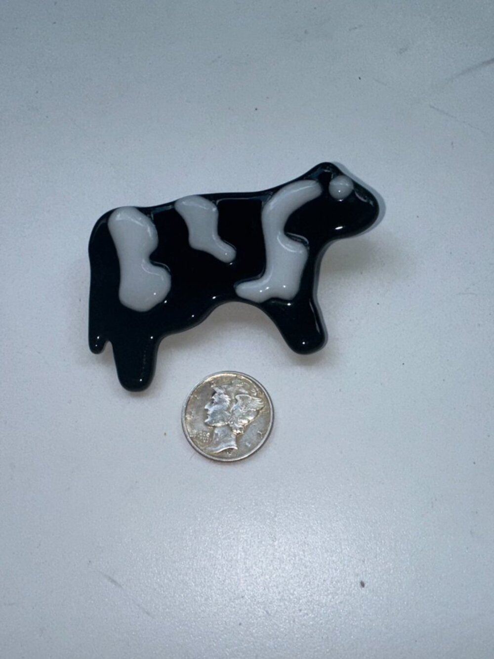 1011 FUSED LAPEL/BROACH BLACK W/ WHITE SPOTS